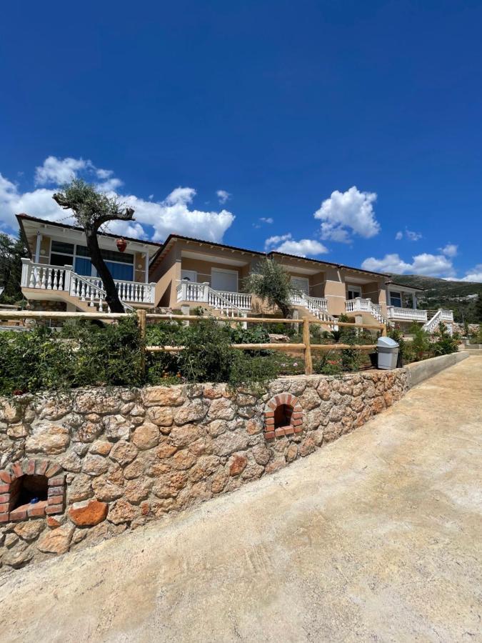 Essos Villas Dhërmi Esterno foto