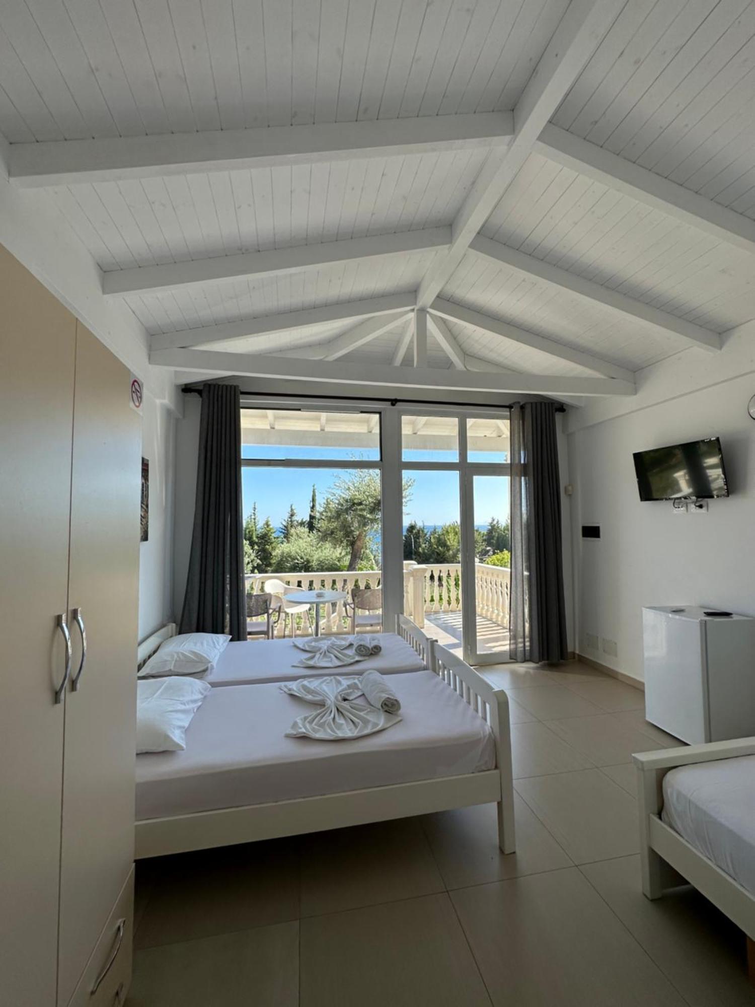 Essos Villas Dhërmi Esterno foto
