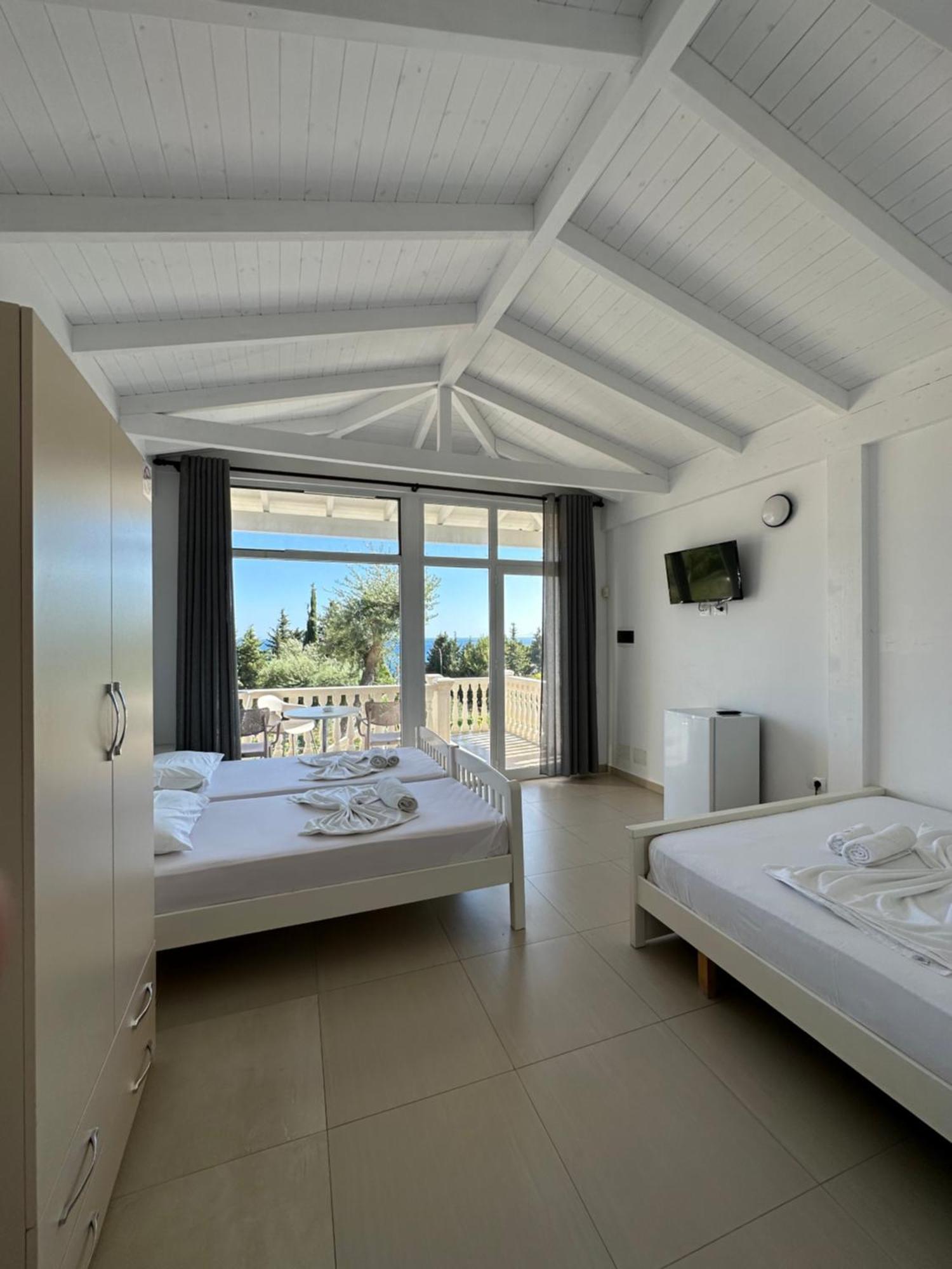 Essos Villas Dhërmi Esterno foto