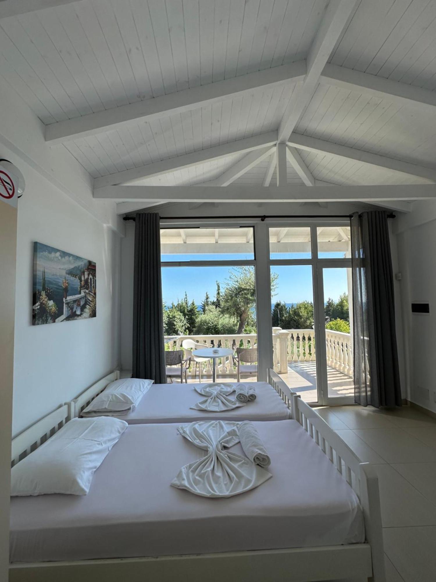 Essos Villas Dhërmi Esterno foto