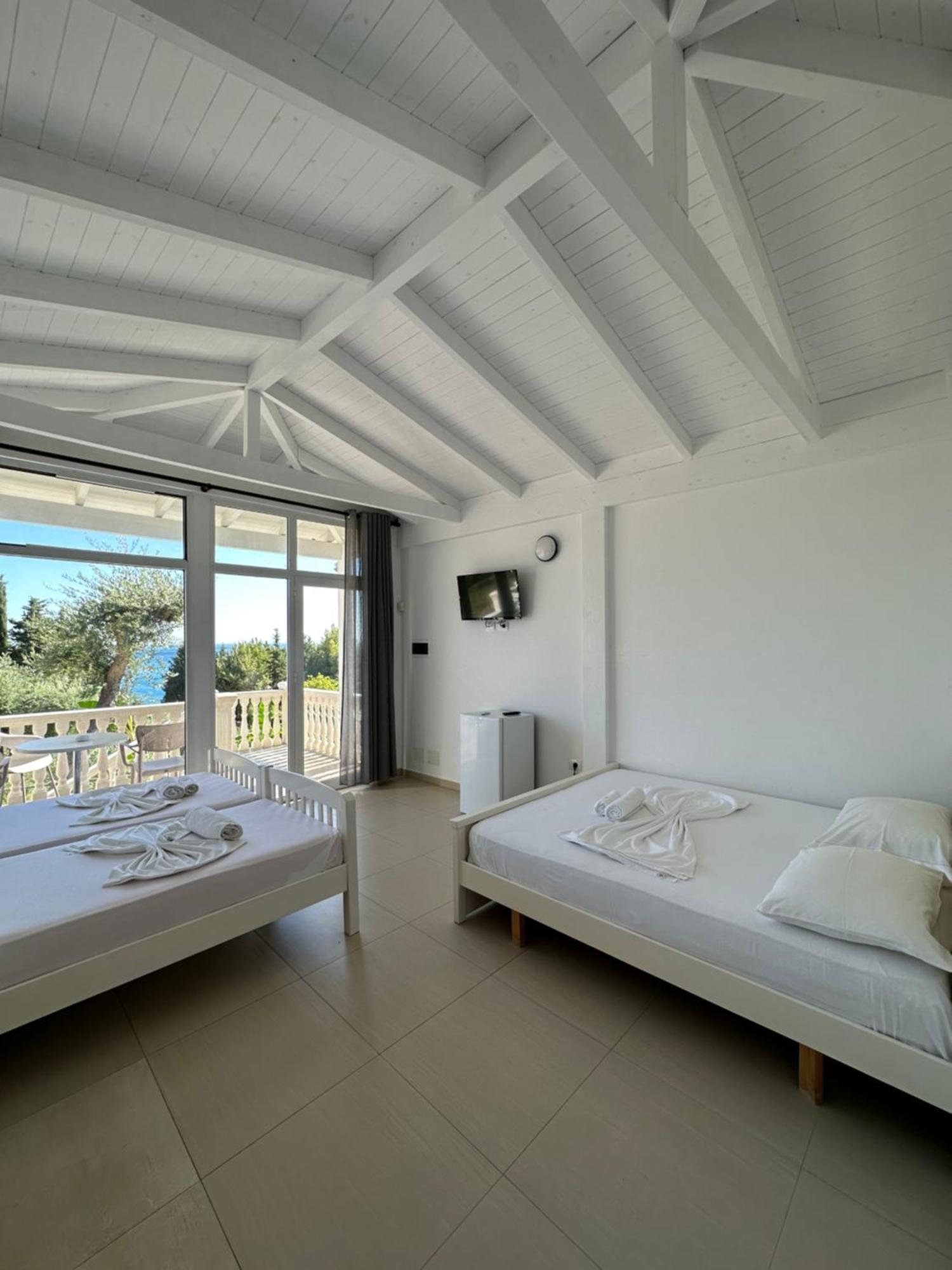 Essos Villas Dhërmi Esterno foto
