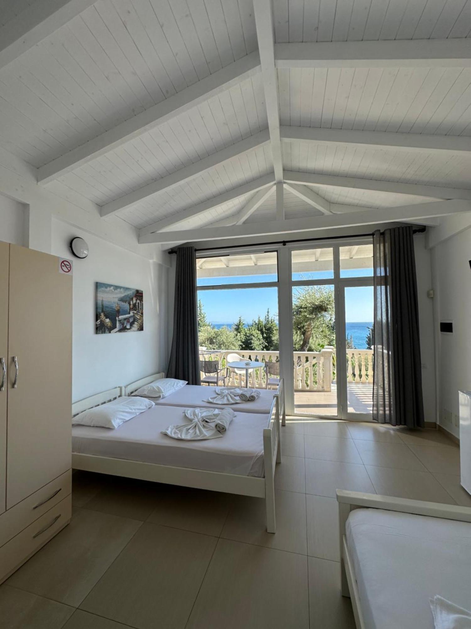 Essos Villas Dhërmi Esterno foto