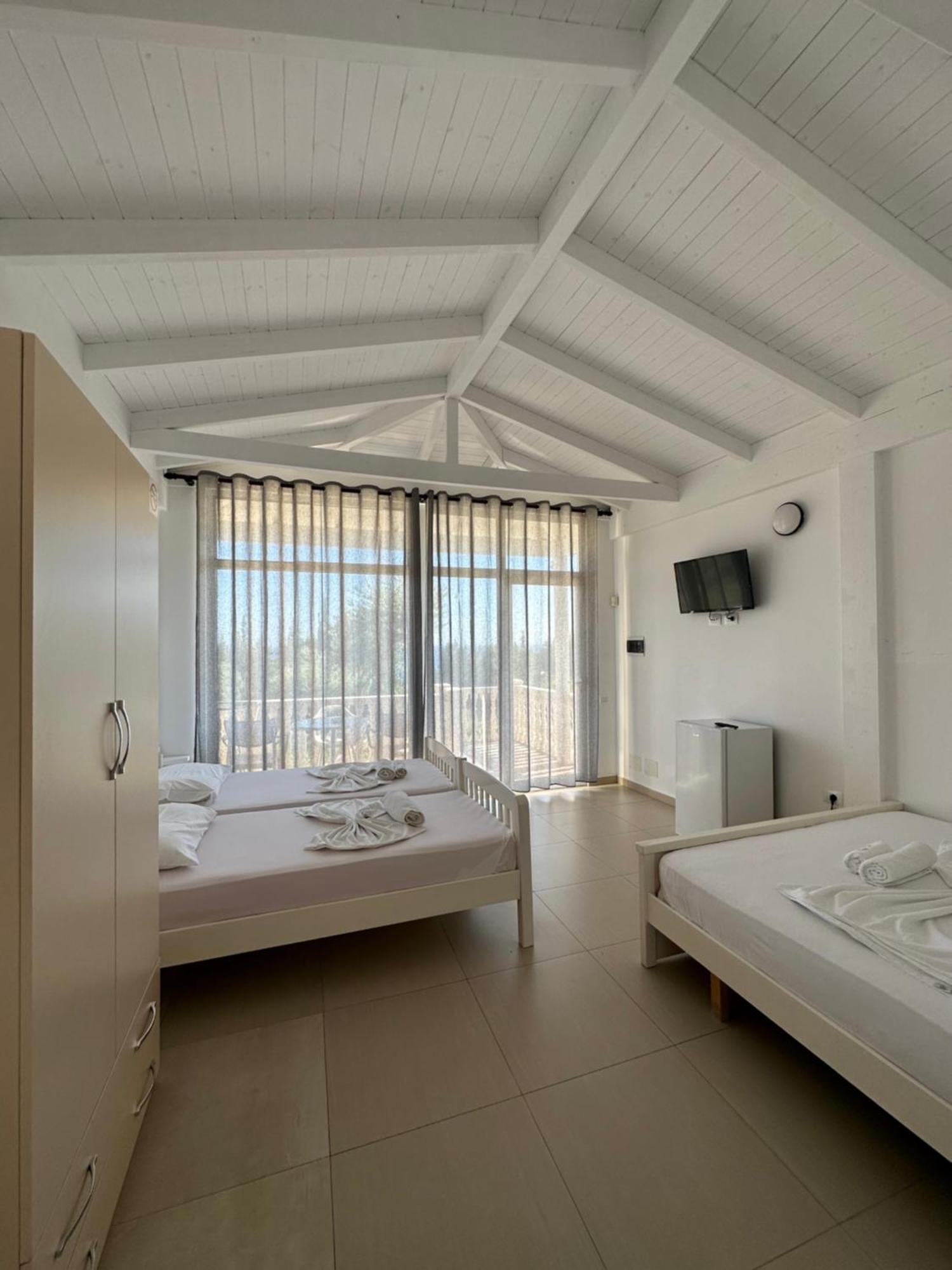 Essos Villas Dhërmi Esterno foto