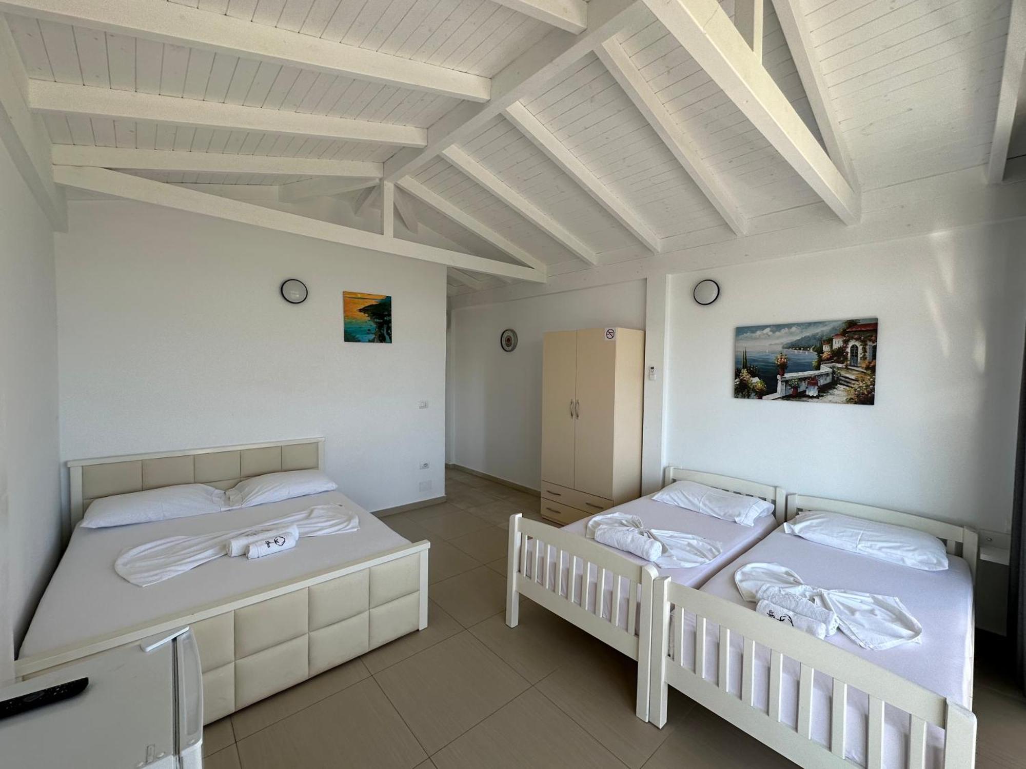 Essos Villas Dhërmi Esterno foto