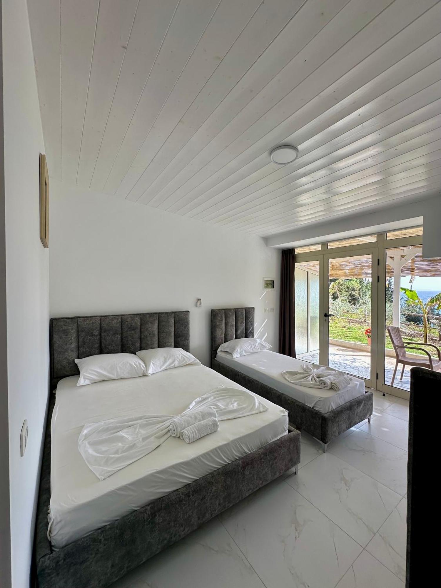 Essos Villas Dhërmi Esterno foto