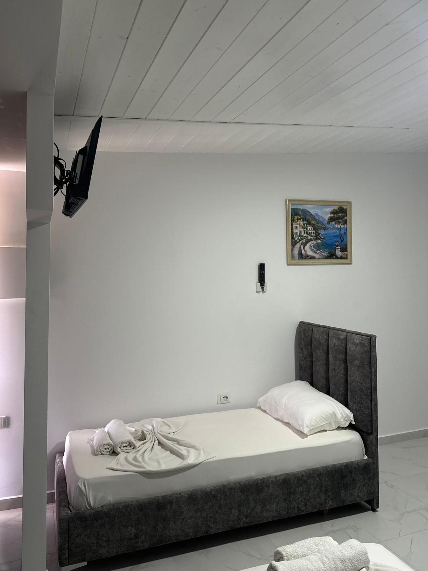 Essos Villas Dhërmi Esterno foto