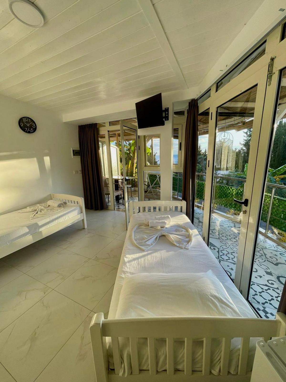 Essos Villas Dhërmi Esterno foto