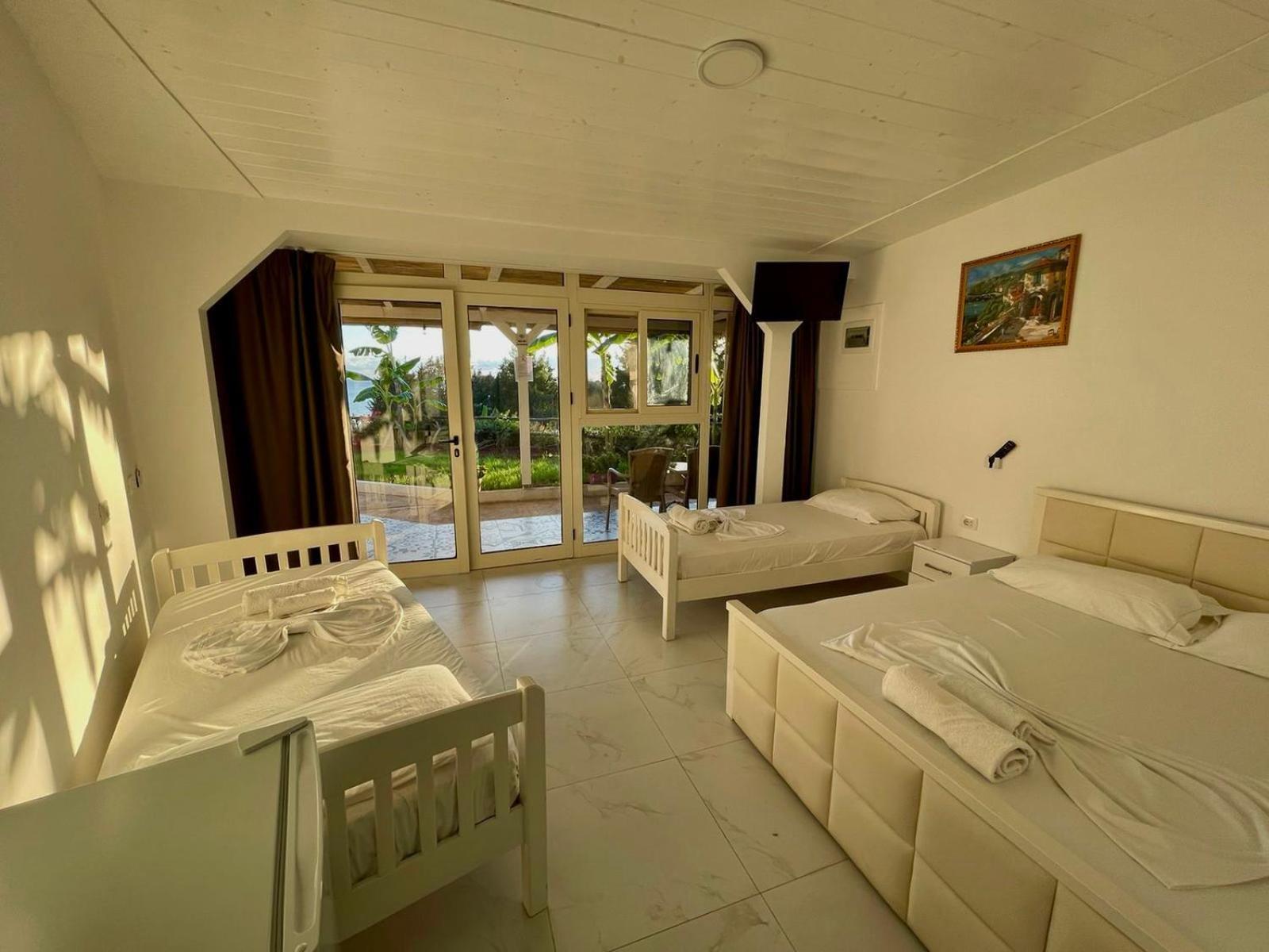 Essos Villas Dhërmi Esterno foto