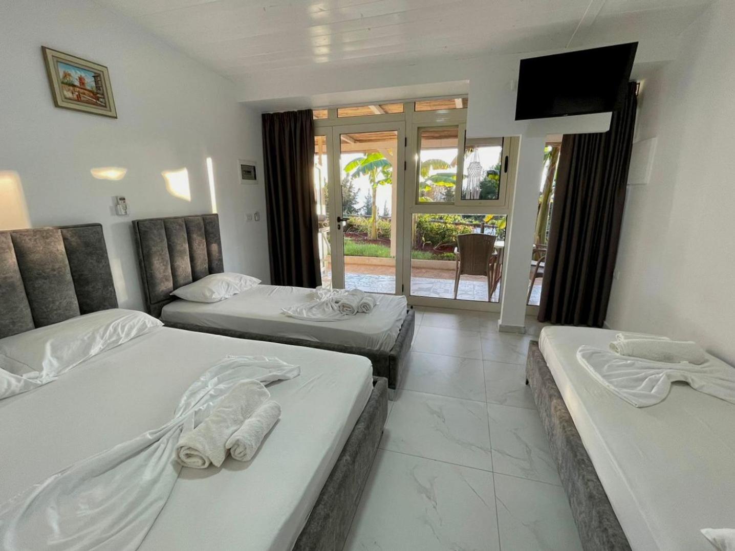 Essos Villas Dhërmi Esterno foto