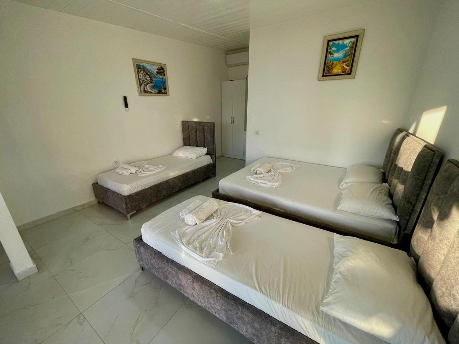 Essos Villas Dhërmi Esterno foto