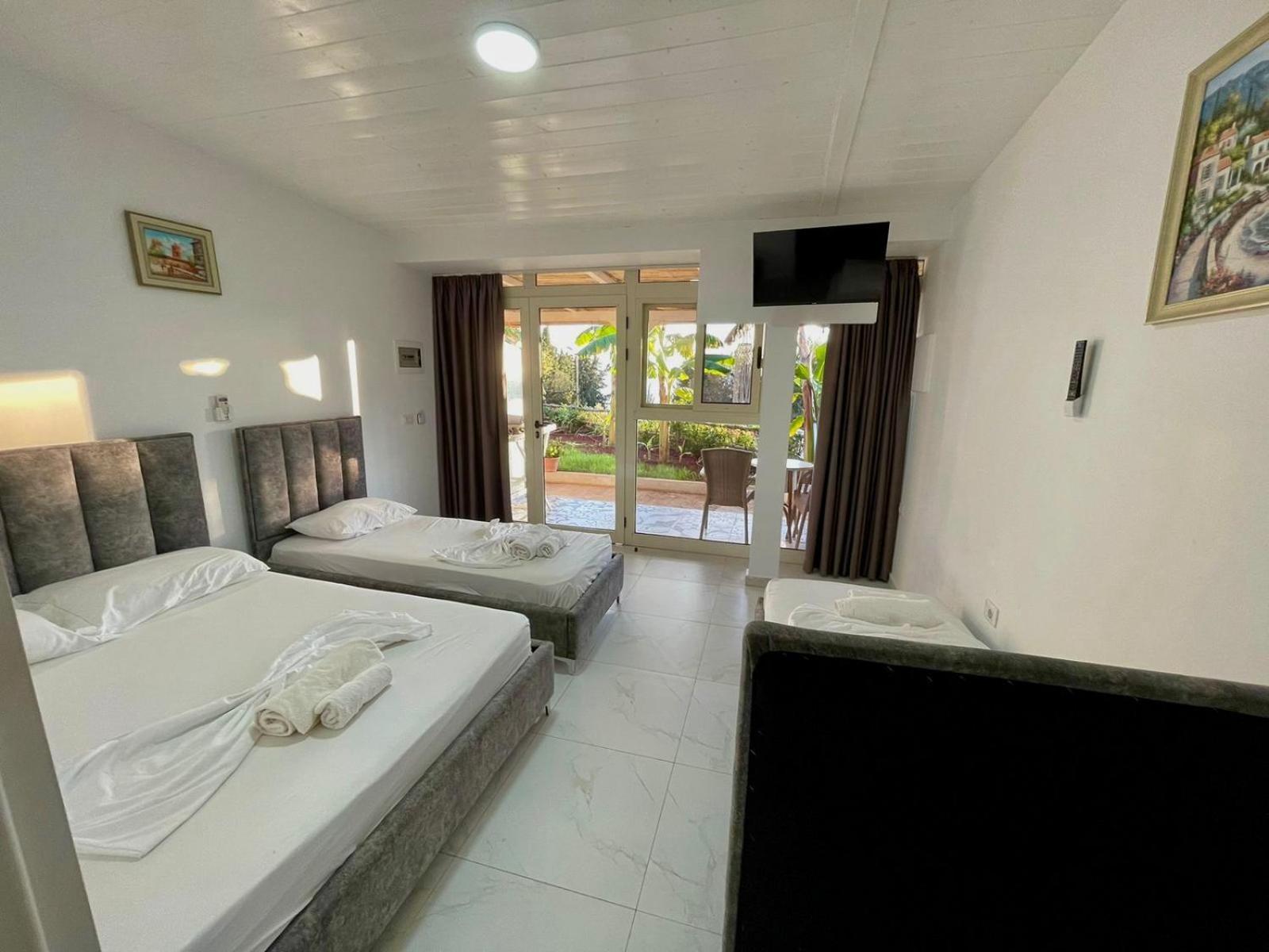 Essos Villas Dhërmi Esterno foto