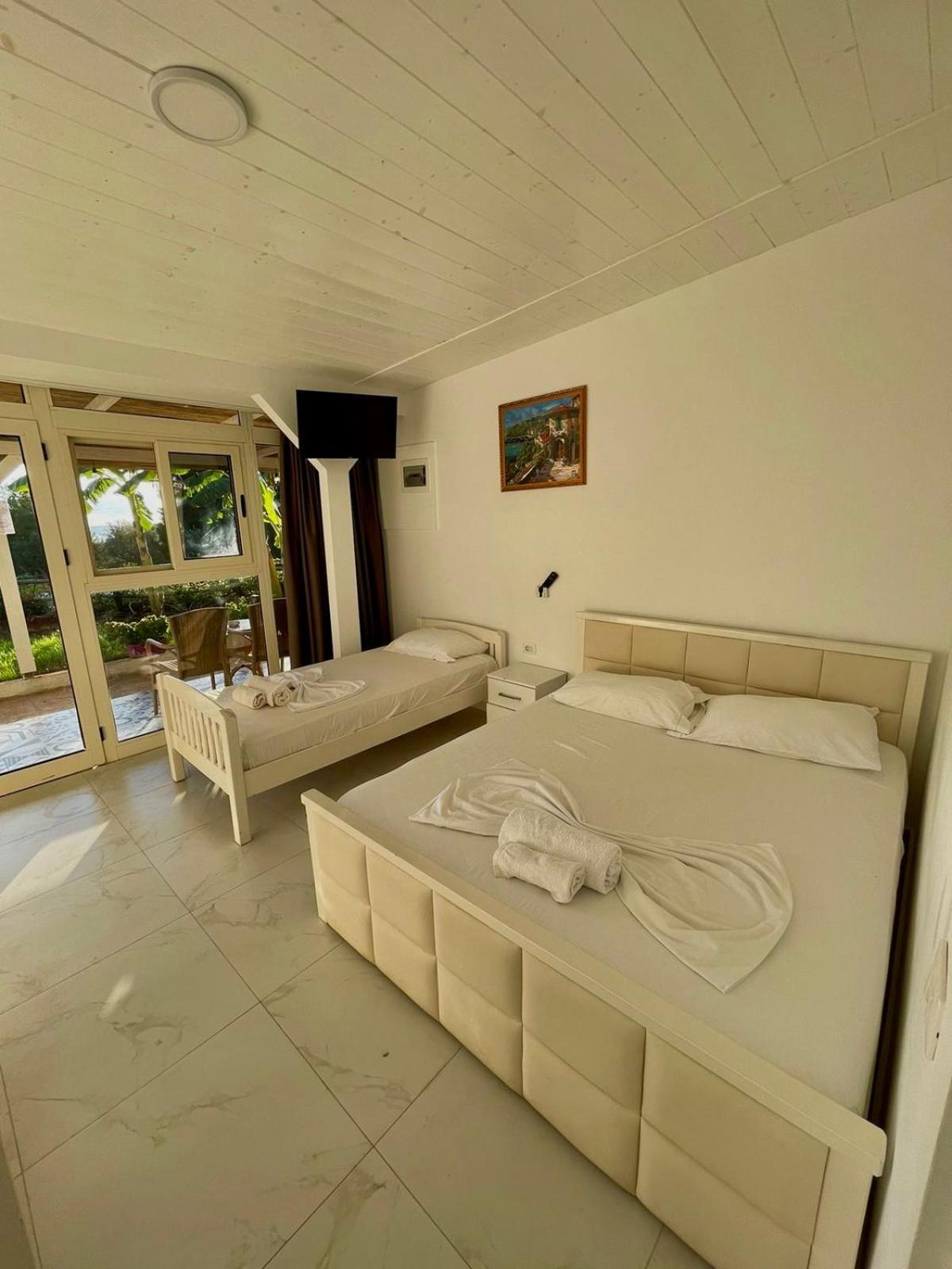 Essos Villas Dhërmi Esterno foto