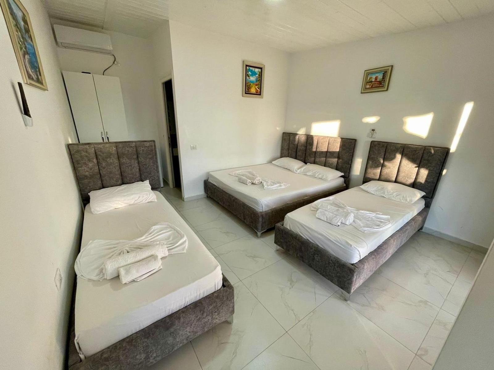Essos Villas Dhërmi Esterno foto