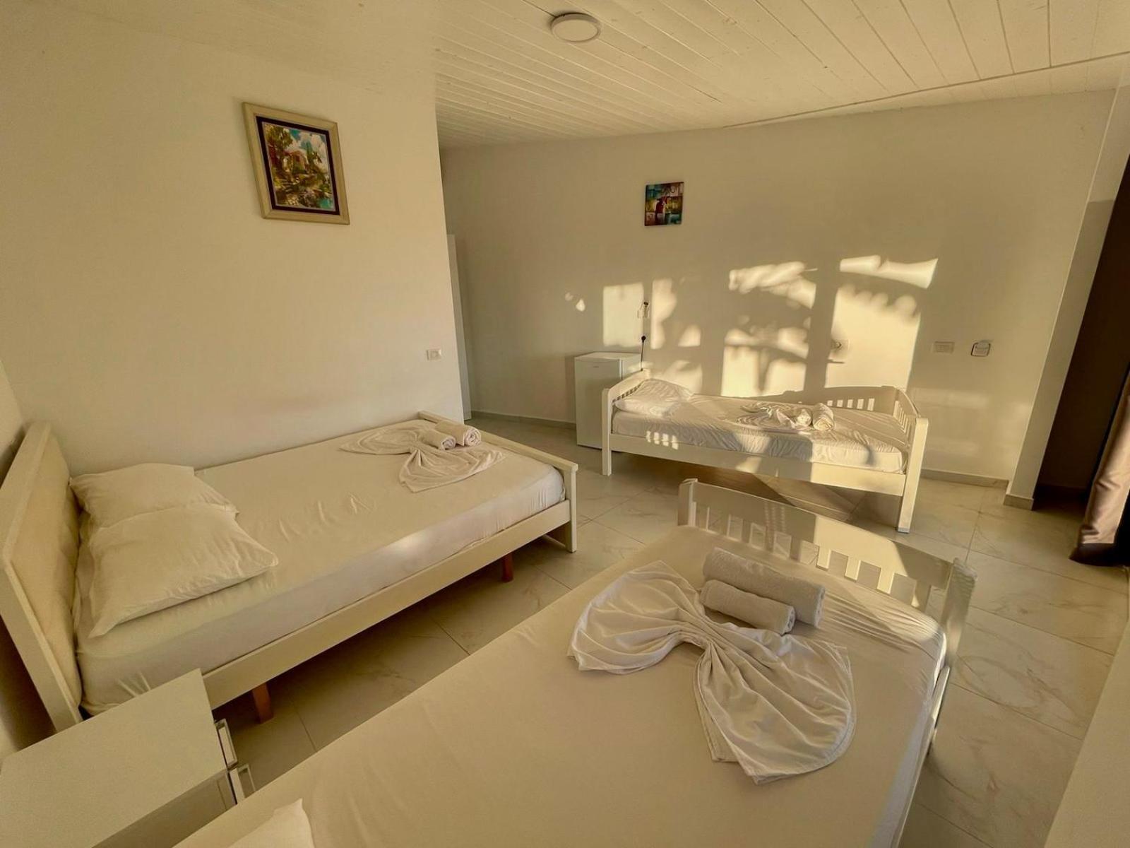 Essos Villas Dhërmi Esterno foto