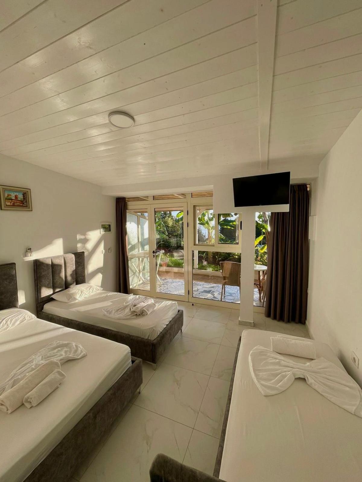 Essos Villas Dhërmi Esterno foto
