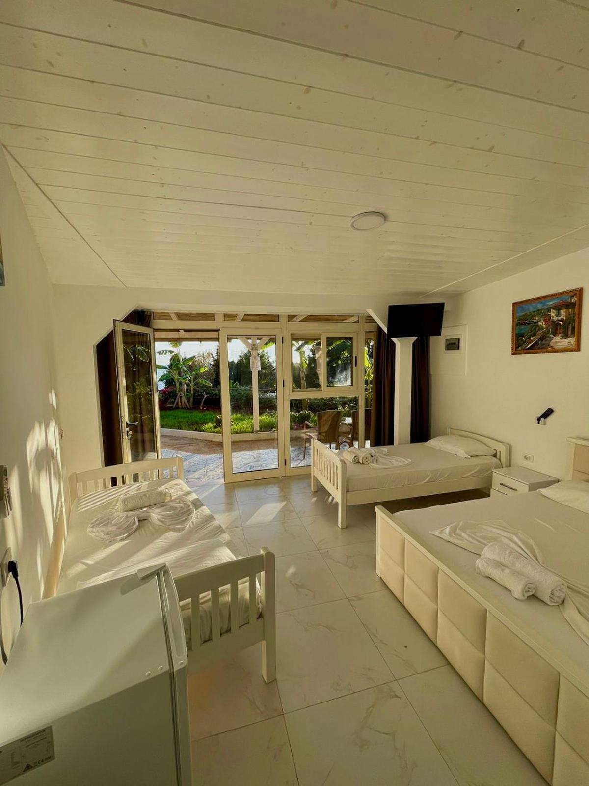 Essos Villas Dhërmi Esterno foto