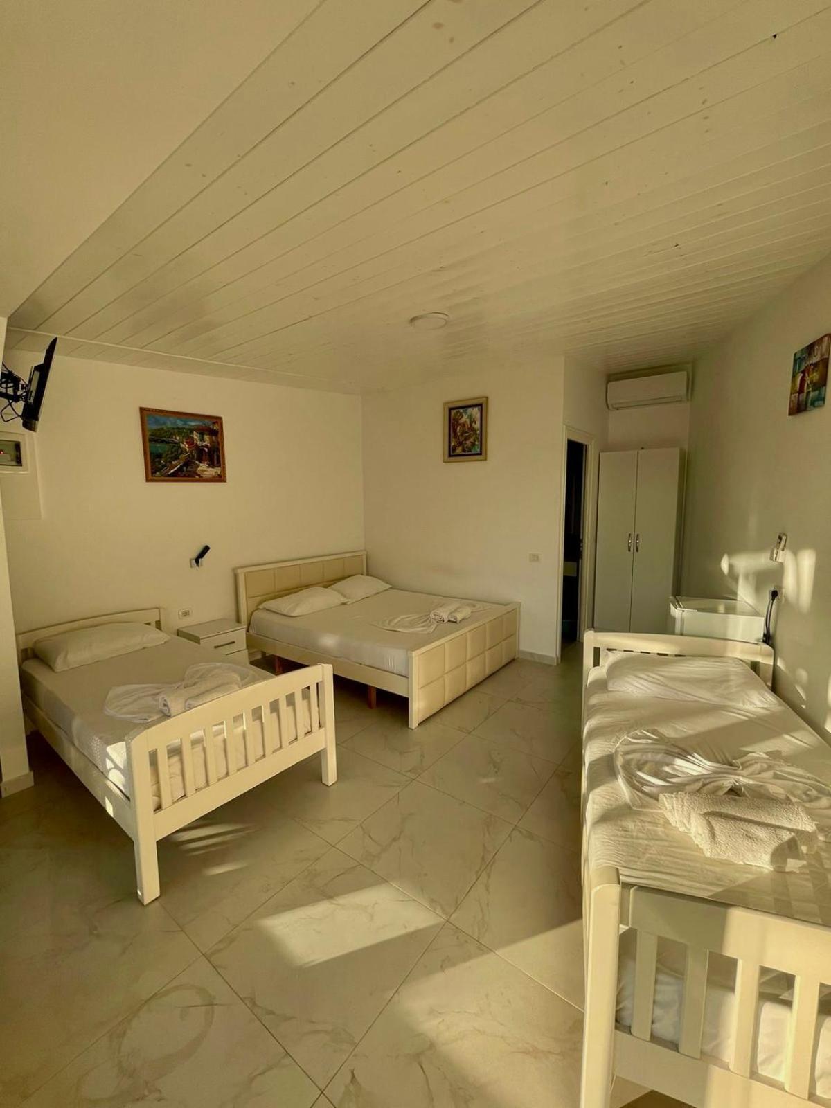 Essos Villas Dhërmi Esterno foto