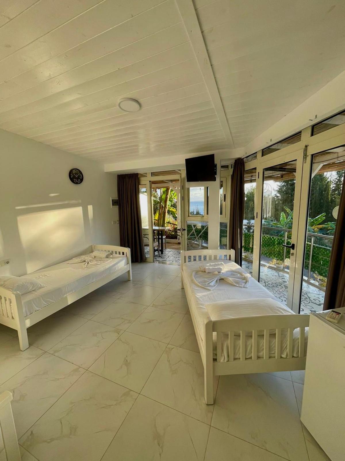 Essos Villas Dhërmi Esterno foto
