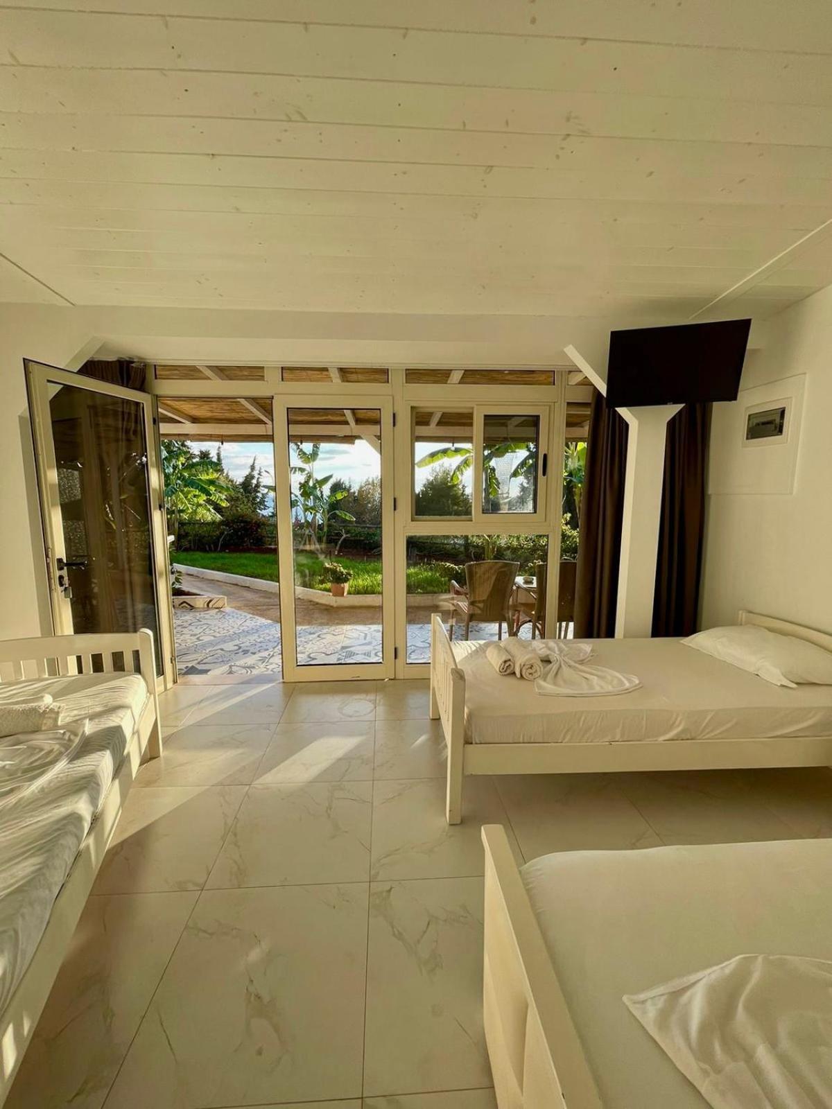 Essos Villas Dhërmi Esterno foto